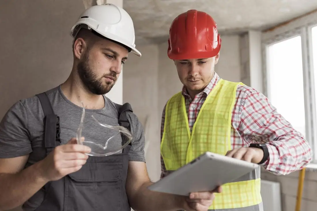 Équipe Multitravauxpro, entreprise de rénovation à La Rochelle